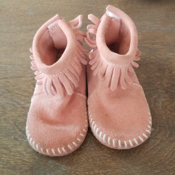 Pink moccasins - Picture 1 of 5